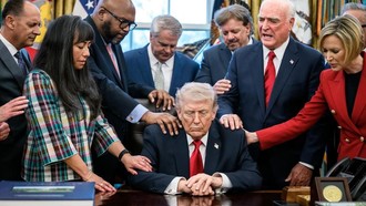 Viral Video Trump Didoakan Para Pendeta Saat Perang Iran-AS