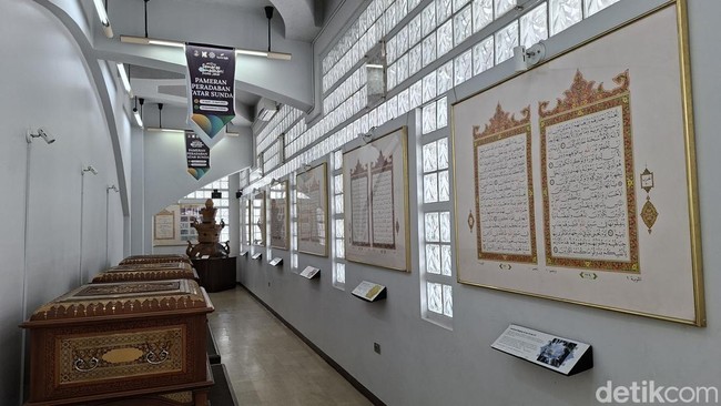 Jejak Seni dalam Lembar Suci: Mushaf Sundawi di Masjid Pusdai