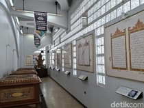 Jejak Seni dalam Lembar Suci: Mushaf Sundawi di Masjid Pusdai