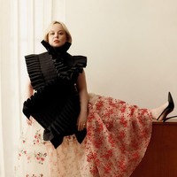 Foto: Bintang Bridgerton Bantah Disebut Plus Size, Ngaku Pakai Size M