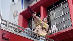 Meleng Dikit, no na Membara Cosplay Jadi Petugas Damkar