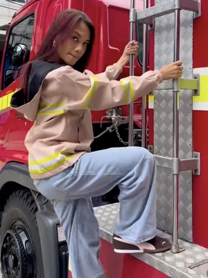 Meleng Dikit, no na Membara Cosplay Jadi Petugas Damkar