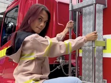 Meleng Dikit, no na Membara Cosplay Jadi Petugas Damkar