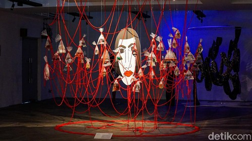 Pameran seni bertajuk “WANI: Women Against Normalizing Inequality” digelar di Galeri Cipta I & II, Taman Ismail Marzuki (TIM), Jakarta. Pameran ini menghadirkan karya dari 16 perupa perempuan lintas generasi yang mengekspresikan pengalaman, gagasan, serta refleksi mereka terhadap berbagai persoalan yang dihadapi perempuan melalui beragam medium seni visual.