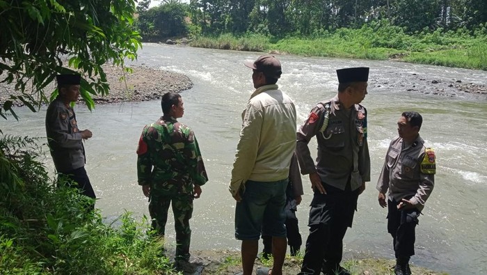 Pencarian bocah hanyut di Sungai Glenmore Banyuwangi