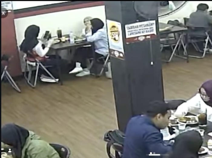 Detik-detik Aksi Dugaan Pencurian Tas di Warung Praz Teguh Terekam CCTV