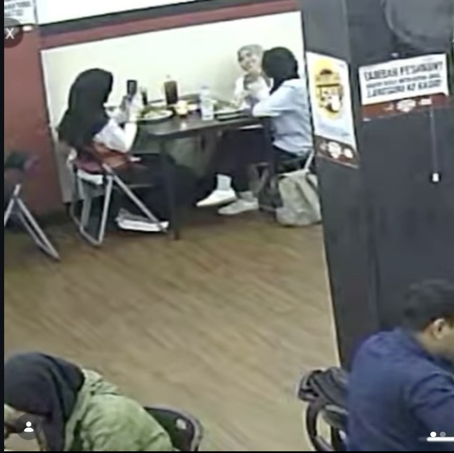 Detik-detik Aksi Dugaan Pencurian Tas di Warung Praz Teguh Terekam CCTV