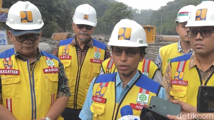 progres perbaikan Lembah Anai yang putus akibat banjir November 2025. (Jeka Kampai/detikSumut)