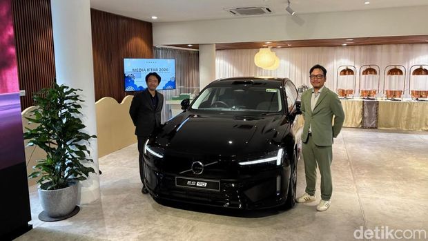 Sedan listrik Volvo ES90 hadir di Indonesia.
