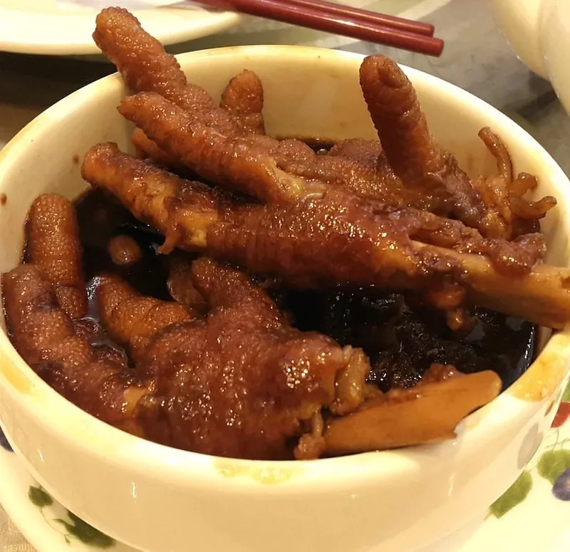 Sering Bikin Turis Kaget! Ini 6 Makanan Lokal yang Dikenal Ekstrem