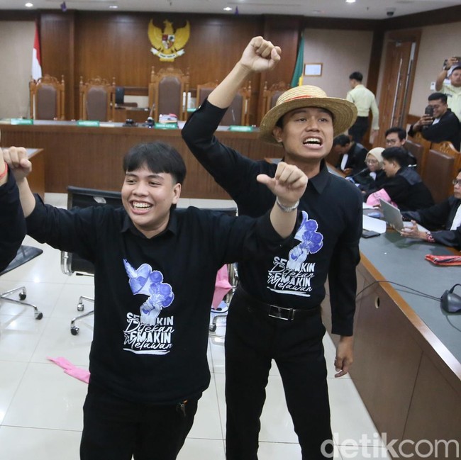 Tangis Haru Pecah Usai Delpedro Dkk Divonis Bebas