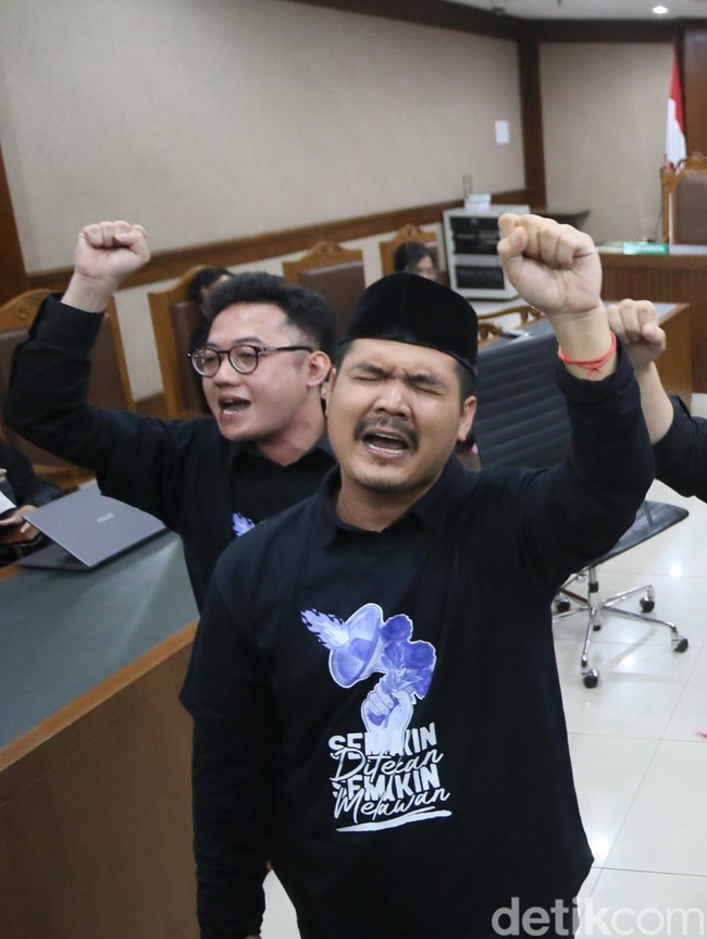 Tangis Haru Pecah Usai Delpedro Dkk Divonis Bebas