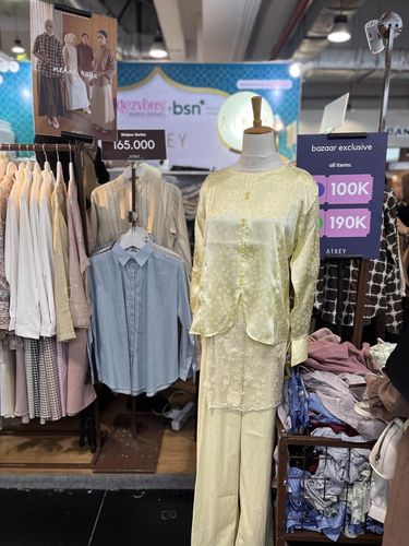 Koleksi serba butter yellow di bazar hijab dan busana muslim, Rendezvous Modest Market X Bank Syariah Nasional mulai dari 3-15 Maret 2026 di AEON Tanjung Barat, Jakarta.