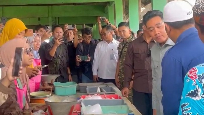 Wapres Gibran saat di Pasar Ikan Glondong Tuban