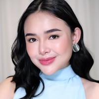 Pesona Bumil Amanda Manopo Tampil Flawless Dengan Riasan Pink yang Soft