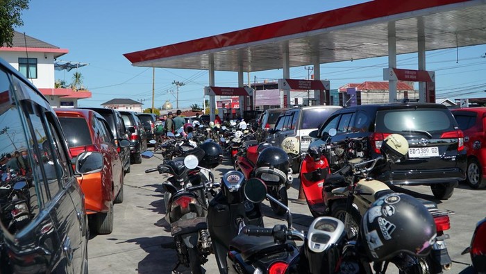 Antrean BBM di SPBU Bengkulu