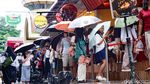Antrean Kuliner Blok M Tetap Ramai Meski Hujan Akhir Pekan Ramadan