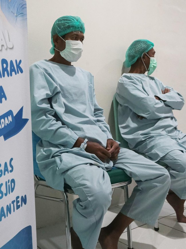 Bakti Sosial Ramadan, Pengurus Masjid di Banten Jalani Operasi Katarak Gratis