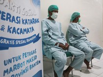 Bakti Sosial Ramadan, Pengurus Masjid di Banten Jalani Operasi Katarak Gratis