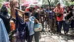 Berbagi Baju Lebaran Gratis, Ruang Solidaritas Joli Jolan Ramai Dikunjungi Warga Solo