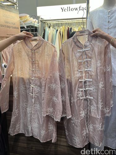 Berburu koleksi Lebaran model cheongsam di bazar hijab dan busana muslim, Rendezvous Modest Market X Bank Syariah Nasional mulai dari 3-15 Maret 2026 di AEON Tanjung Barat, Jakarta.