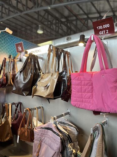 Koleksi tas untuk Lebaran 2026 di Rendezvous Modest Market X Bank Syariah Nasional mulai dari 3-15 Maret 2026 di AEON Tanjung Barat, Jakarta.