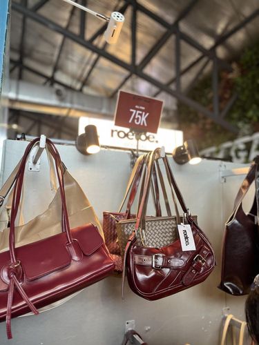 Koleksi tas untuk Lebaran 2026 di Rendezvous Modest Market X Bank Syariah Nasional mulai dari 3-15 Maret 2026 di AEON Tanjung Barat, Jakarta.