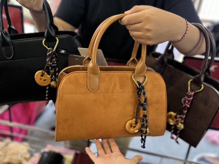 Koleksi tas untuk Lebaran 2026 di Rendezvous Modest Market X Bank Syariah Nasional mulai dari 3-15 Maret 2026 di AEON Tanjung Barat, Jakarta.