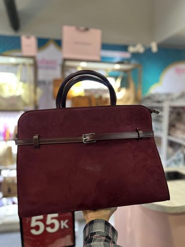 Koleksi tas untuk Lebaran 2026 di Rendezvous Modest Market X Bank Syariah Nasional mulai dari 3-15 Maret 2026 di AEON Tanjung Barat, Jakarta.