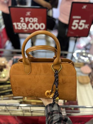 Koleksi tas untuk Lebaran 2026 di Rendezvous Modest Market X Bank Syariah Nasional mulai dari 3-15 Maret 2026 di AEON Tanjung Barat, Jakarta.