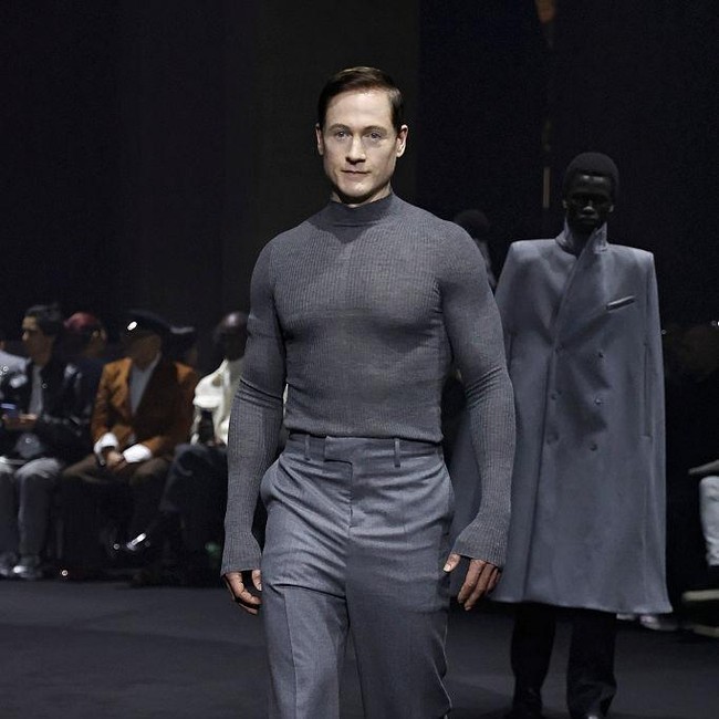 Foto: Miliuner Kontroversial yang Terobsesi Muda Jadi Model Paris Fashion Week