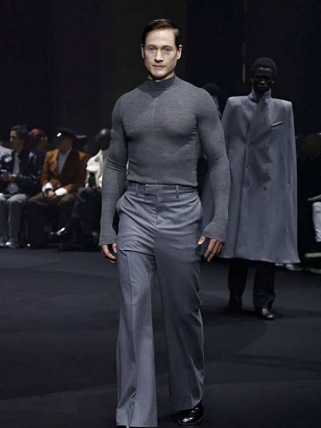 Foto: Miliuner Kontroversial yang Terobsesi Muda Jadi Model Paris Fashion Week