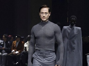 Foto: Miliuner Kontroversial yang Terobsesi Muda Jadi Model Paris Fashion Week