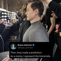 Dengan kekayaan yang diestimasi mencapai US$ 400-500 juta, Bryan menolak menua dengan melakoni berbagai macam cara dan prosedur. Ia diketahui pernah melakukan pembersihan sperma untuk menghilangkan mikroplastik yang diyakininya ampuh membuat awet muda. (Foto: Instagram/@bryanjohnson)