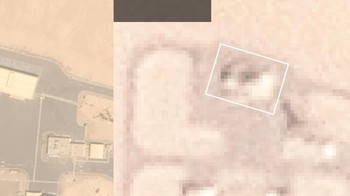 Citra satelit tertanggal 18 Agustus 2025 (kiri) dan 1 Maret 2026 (kanan) menunjukkan instalasi militer di luar Al Ruwais, Uni Emirat Arab. (Foto via New York Times/Airbus DS, Planet Labs)