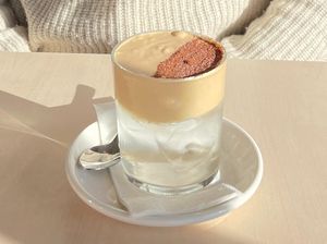 Coconut Cloud Coffee, Es Kopi Campur Air Kelapa yang Nyegerin!