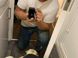 Deretan Lamaran Ter-Cringe, Mana yang Paling Awkward?