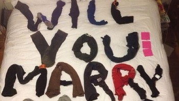 Kenapa harus pakai baju disusun? Foto: via Bored Panda  