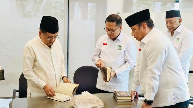 Dewan Masjid Indonesia terima wakah mushaf Alquran dari Sinar Mas