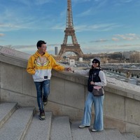 Dikenal tajir, dokter Richard dan istrinya juga suka berjalan-jalan ke luar negeri. Keduanya selalu konsisten memperlihatkan kemesraan mereka. Foto: Instagram/@dr.richard_lee