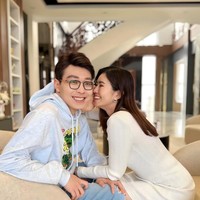 Keromantisan dokter Richard dan istri kerap jadi sorotan dan dibanjiri pujian. Tak sedikit netizen yang ikut senang melihat keharmonisan pasangan suami-istri tersebut. Foto: Instagram/@dr.richard_lee