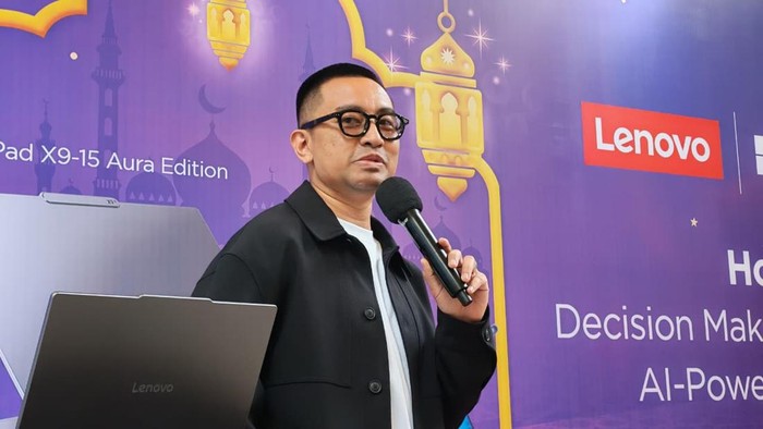 Fendy Alwi presenter dan creative professional Tendon (T&DON) menjelaskan dalam acara Buka Puasa Bersama dan Workshop Business Pitch bersama Lenovo, Jumat (6/3/2026).