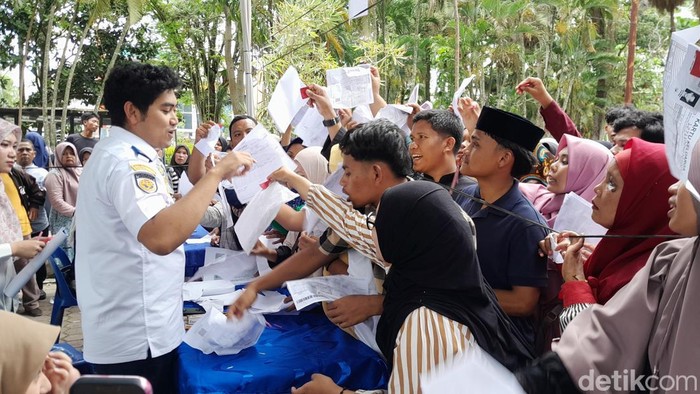 Foto: Suasana pendaftaran mudik gratis Pemkot Medan. (Rechtin Hani
Ritonga/detikSumut)