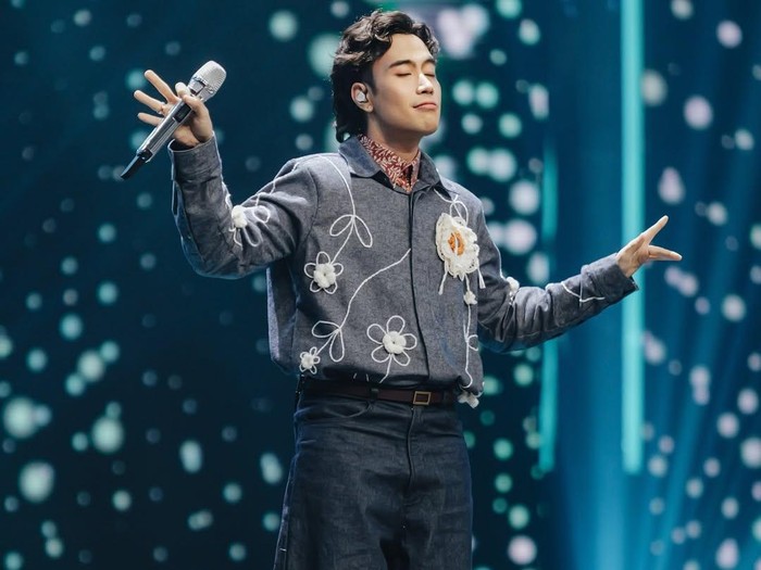 Gaya Nyentrik Vidi Aldiano.