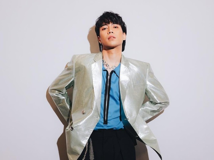 Gaya Nyentrik Vidi Aldiano.