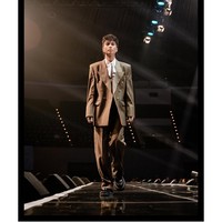 Tampilan edgy juga datang dari pilihan celana. Pelantun lagu ‘Senyumin Dulu Aja’ ini sering kali terlihat mengenakan celana berpotongan lebar seperti palazzo, juga baggy pants. Foto: Instagram/@vidialdiano