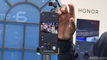 Gadget lain yang mencuri perhatian adalah Honor Robot Phone, ponsel dengan kamera 200 MP yang dipasangkan ke lengan robotik mini dengan sistem gimbal. Foto: Virgina Maulita Putri/detikINET