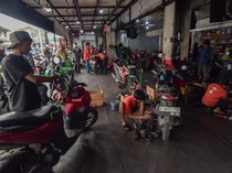 Tips Cegah Mesin Kendaraan Overheat Saat Macet di Suhu Ekstrem Surabaya