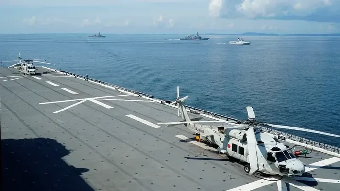 Kapal induk helikopter amfibi Prancis (Foto: AP)