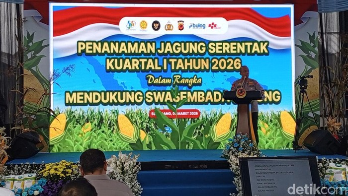 Kapolda Jabar pimpin penanaman jagung serentak kuartal 1 tahun 2026 di Ujungjaya, Sumedang.